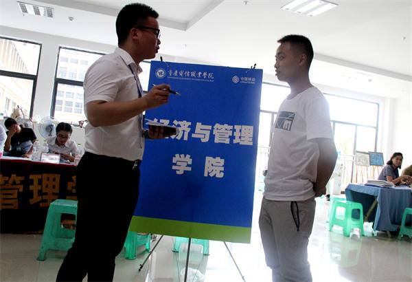 1472392481607078113.jpg 向书记.jpg